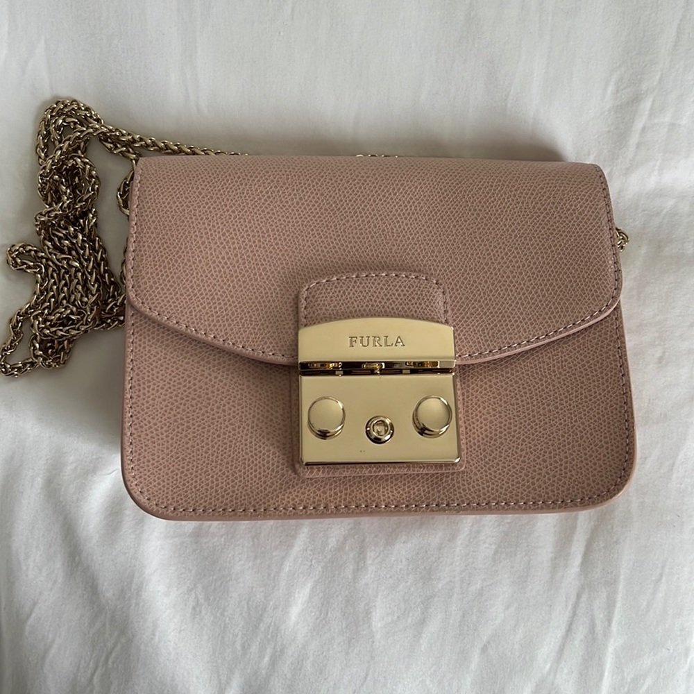 Furla Classic Metropolis Leather crossbody bag